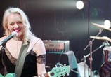 Сцена из фильма Звезда на грани / Her Smell (2018) Её запах сцена 18
