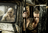 Сцена из фильма Безумный Макс: Дорога ярости / Mad Max: Fury Road (2015) 