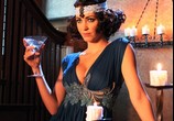 Сериал Роковые красотки / Femme fatales (2011) - cцена 2