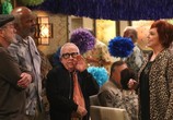 Сериал Крутые ребята / The Cool Kids (2018) - cцена 2
