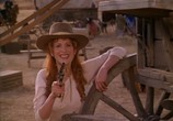 Фильм Караван на восток / Wagons East (1994) - cцена 2